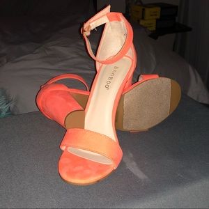 Women’s size 6 orange chunky heel open toed shoe